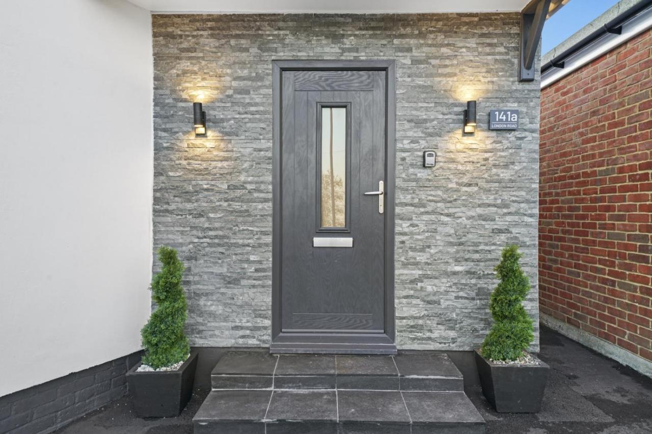 Modern Bungalow In Maidstone Sleeps 5 With Free Parking Exteriör bild