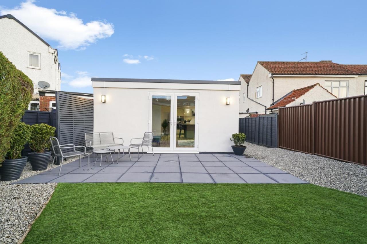 Modern Bungalow In Maidstone Sleeps 5 With Free Parking Exteriör bild