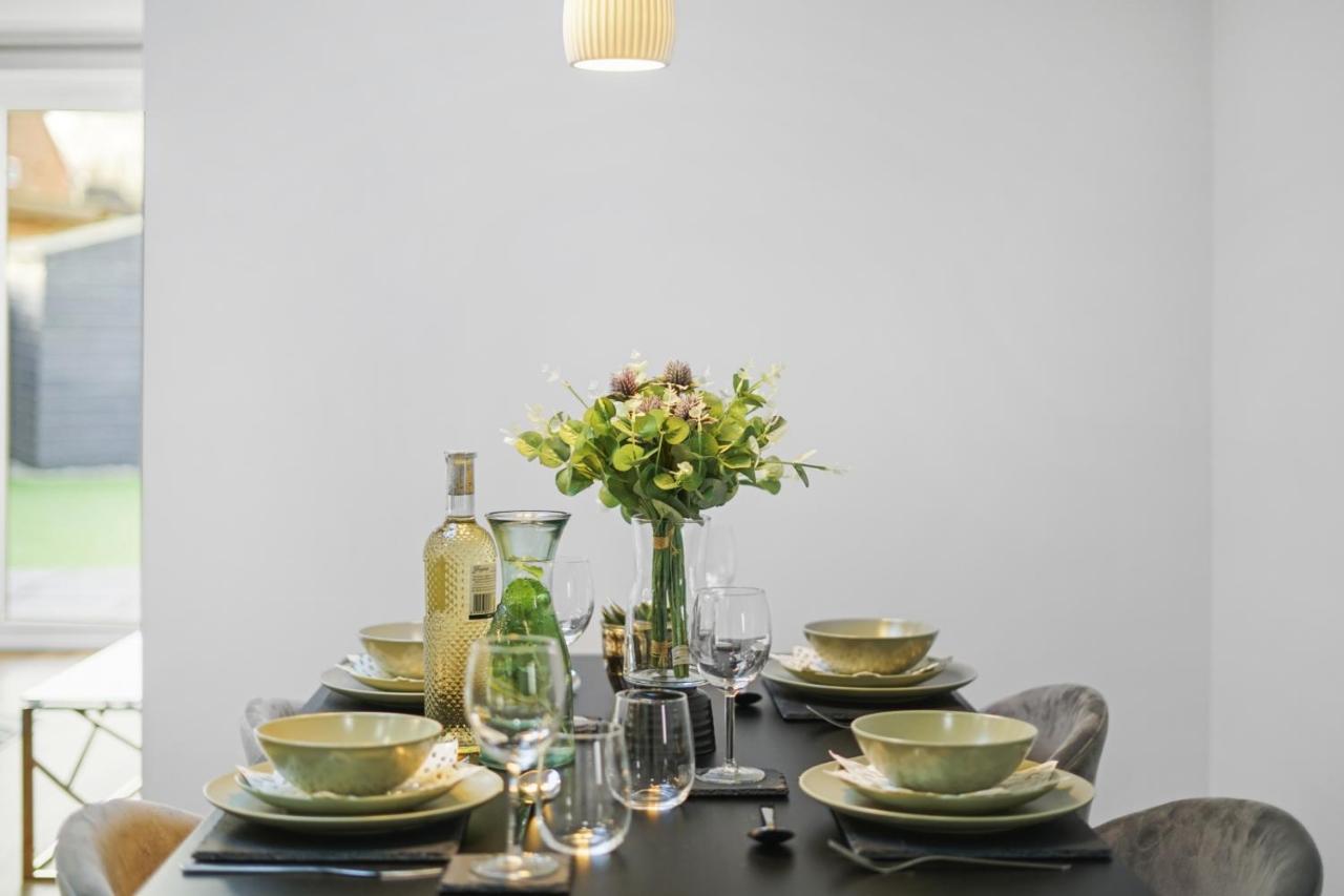 Modern Bungalow In Maidstone Sleeps 5 With Free Parking Exteriör bild
