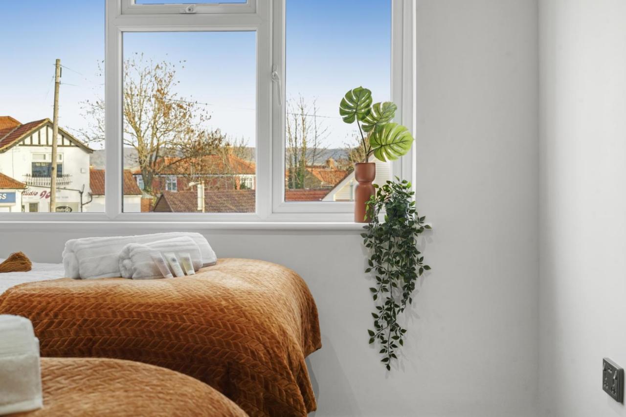 Modern Bungalow In Maidstone Sleeps 5 With Free Parking Exteriör bild