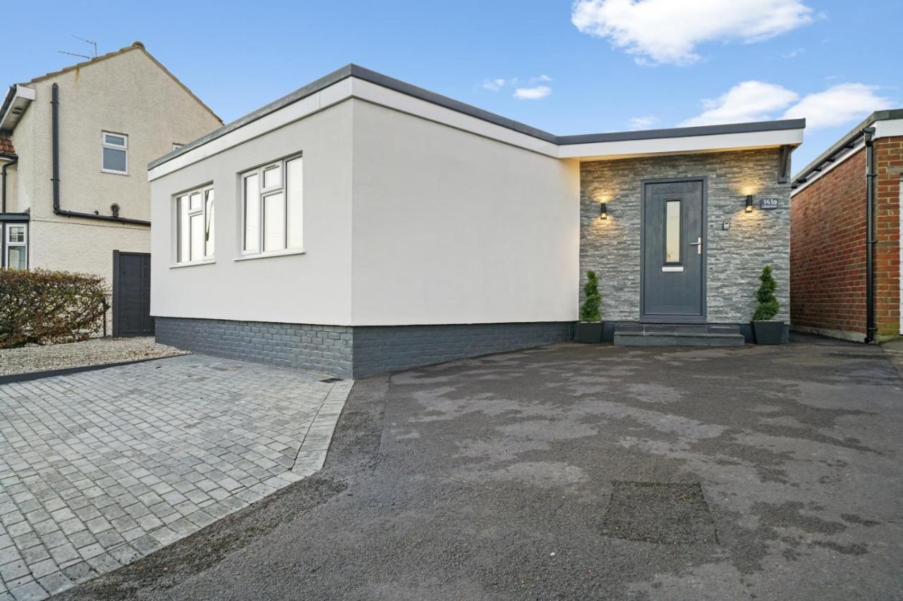 Modern Bungalow In Maidstone Sleeps 5 With Free Parking Exteriör bild
